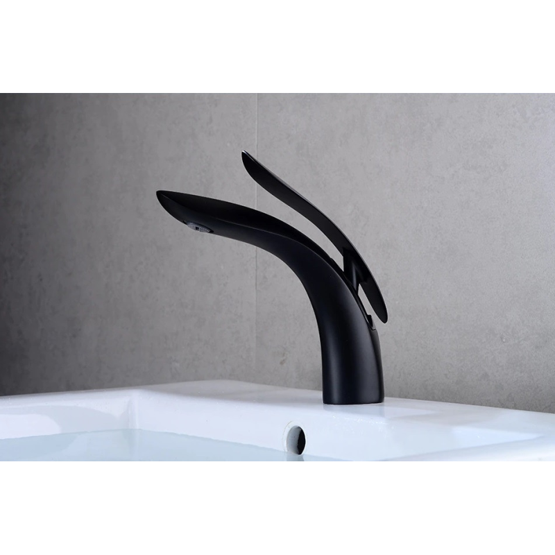 Змішувач дизайнерський для раковини, одноважільний вигнутий кран горизонтальний монтаж WanFan Чорний
