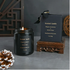 Свічка ароматична в скляній банці з кришкою, аромат - можевельнику і лаванди, в чорній подарунковій упаковці