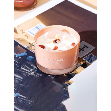 Свічка ароматична “Апельсин і імбир“ у скляній чаші з декором з кварцових каменів у рожевому кольорі