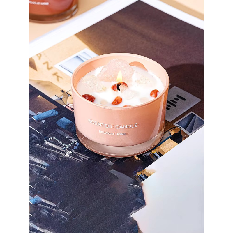 Свічка ароматична “Апельсин і імбир“ у скляній чаші з декором з кварцових каменів у рожевому кольорі